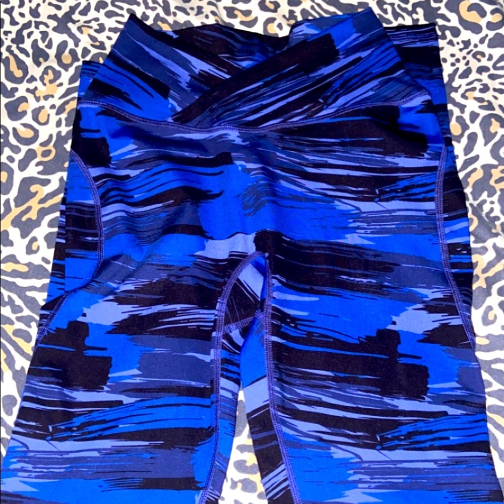 ALPHALETE SURFACE CAMO LEGGINGS